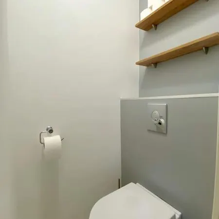 Spacieux 65m2, Avec Piscine Et Parking * Frejus